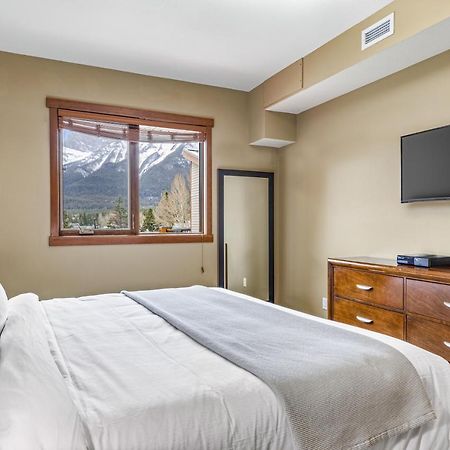 Alluring Mountain View Condo - Right In The Heart Of Downtown - Managed By Little Sister Getaways Canmore Exterior foto
